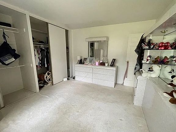 3rd image of 109 Feller Dr