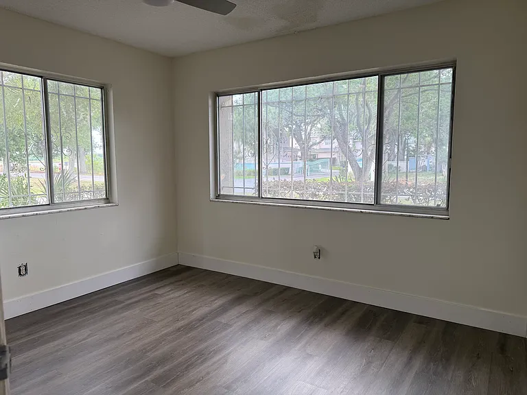 995 Beach Breeze Dr — Photo 7