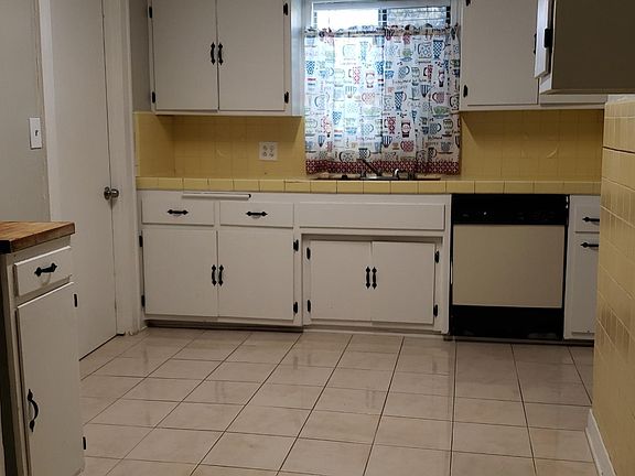3rd image of 248 E Pearl St