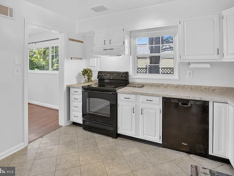 7803 Marbury Rd — Photo 11