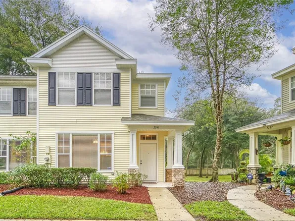 2241 Golden Oak Ln, Valrico, FL 33594