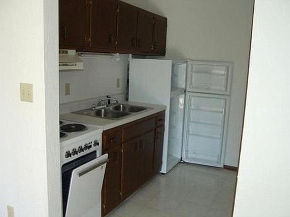 2nd image of 1320 Lake Ave #3