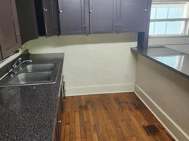 611 E College Ave — Photo 10