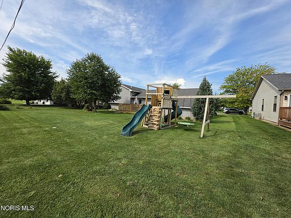 3rd image of 723 Chestnut Dr