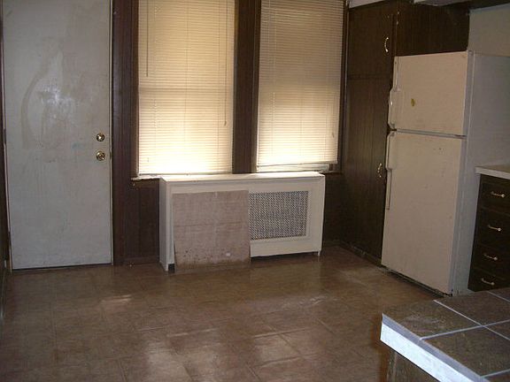 4th image of 404 W Market St