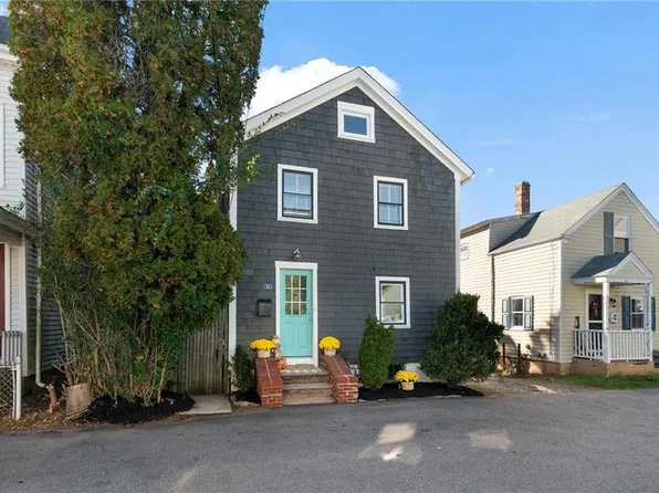 14 Murphy Ave, Bristol, RI 02809