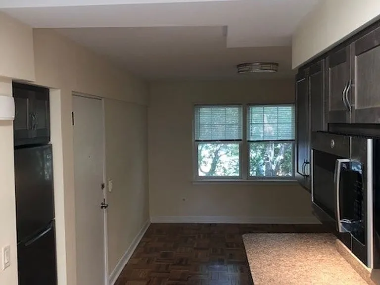 2420 E Washington Ave — Photo 23