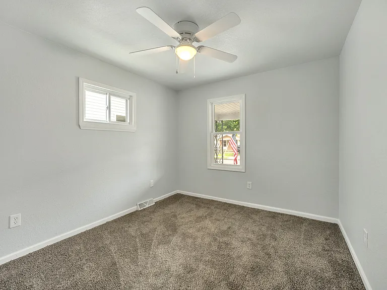 905 Woodsdale Ave — Photo 13