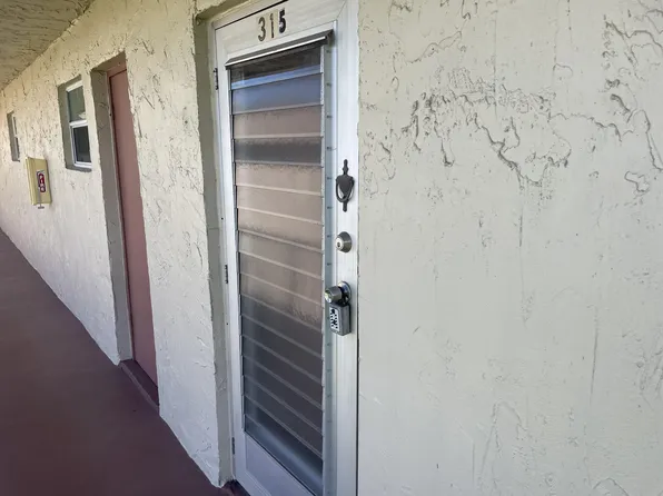 705 Lori Dr APT 315, Palm Springs, FL 33461