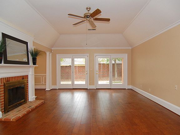 3rd image of 440 White Birch Cir