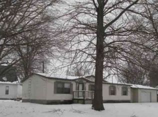 310 W Wabash Ave, Stonington, IL 62567