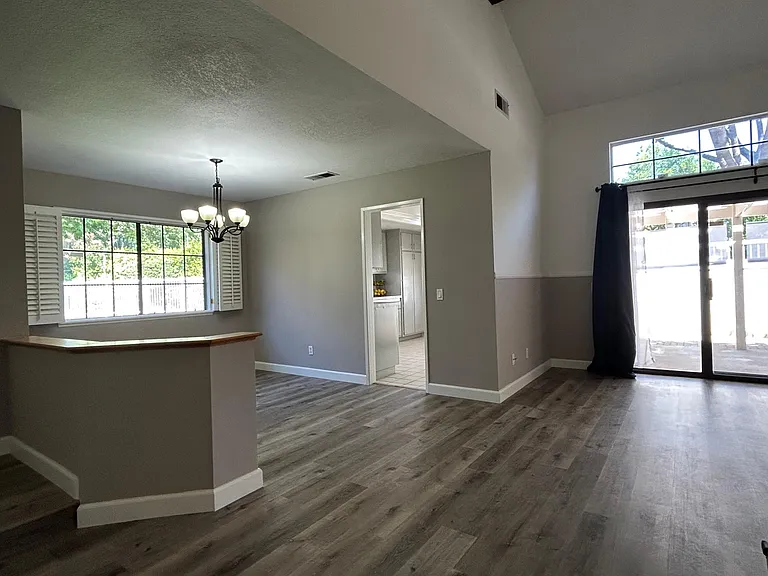 Dining Area Picture #2