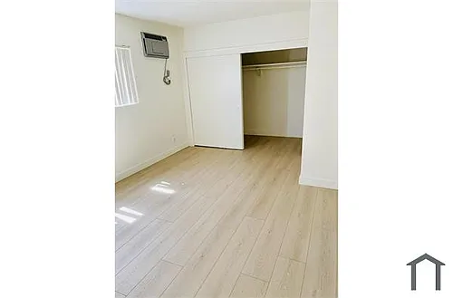 15477 Moorpark St Photo 1