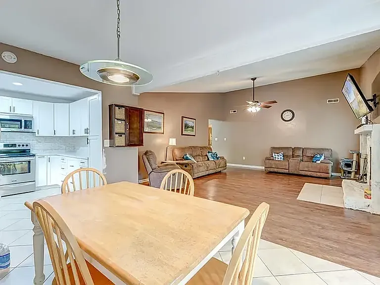 303 Canaberry Cir — Photo 3