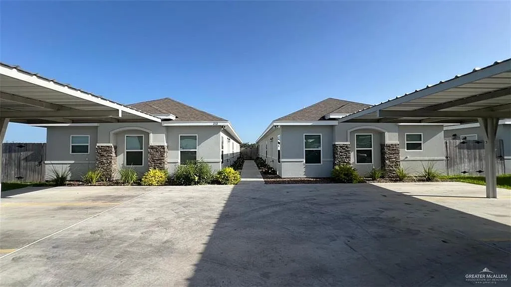 2 bed, 2.0 bath, 920 sqft, $1,050 — Photo 1