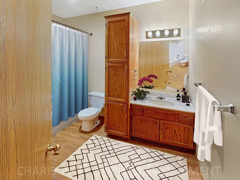 Teakwood Apartments — Photo 36