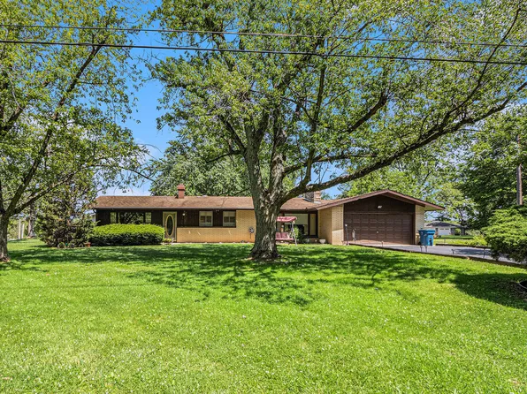 12109 White Oak Dr, Crown Point, IN 46307