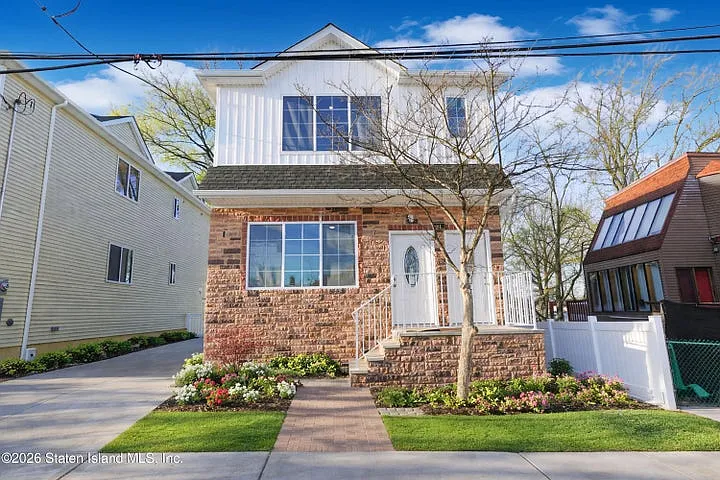 24 Shaughnessy Ln #1