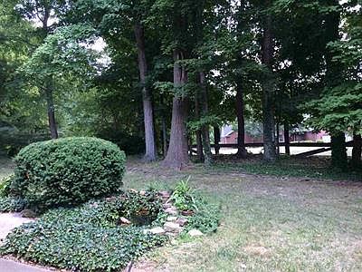 4th image of 5600 Woodlawn Dr