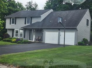 608 Mallard Dr, Camillus, NY 13031