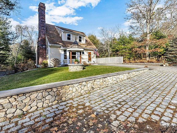 3rd image of 10 Rockledge Drive