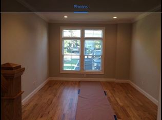 39 Sintsink Dr W, Port Washington, NY 11050