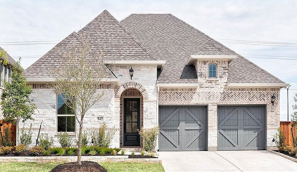 1st image of 842 Quarter Horse Ln