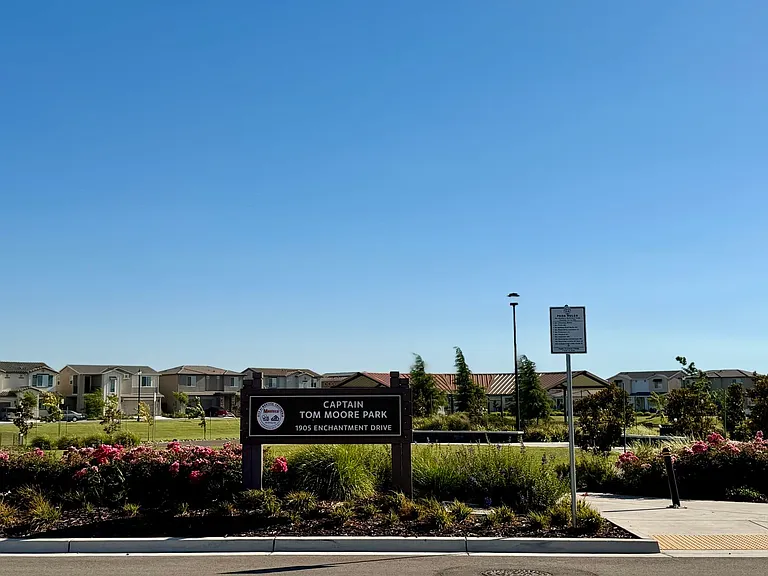 1825 Gordon Hammond Pl — Photo 2