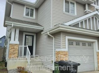 636 42nd Ave NW, Edmonton, AB T6T 0W9