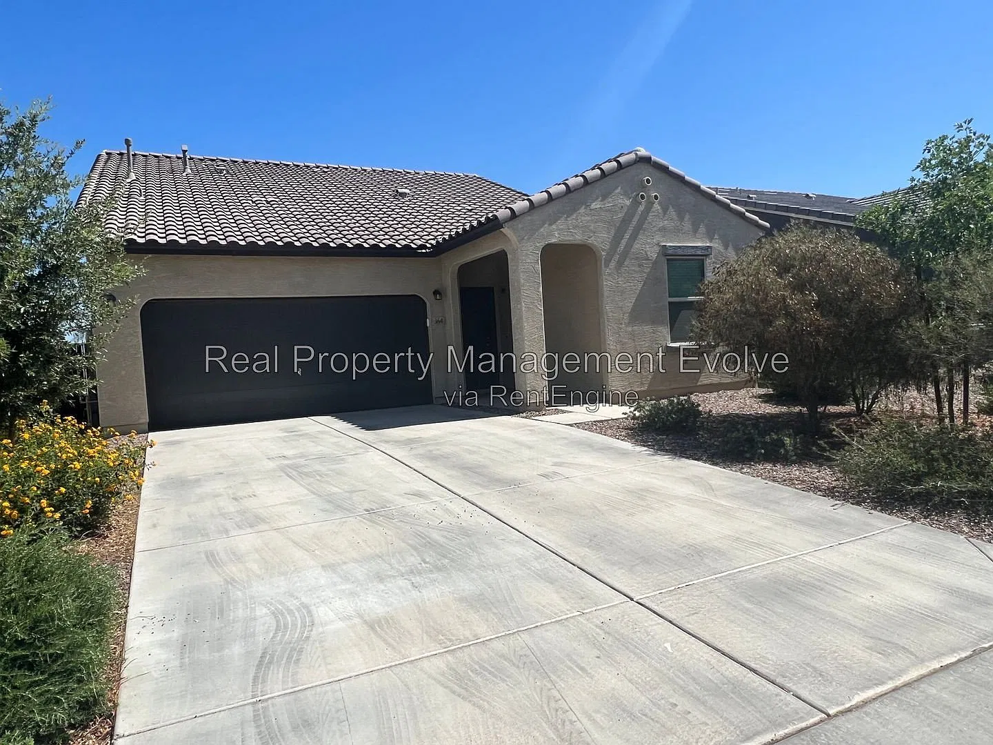3 bed, 2.0 bath, 1650 sqft, $2,075 — Photo 2