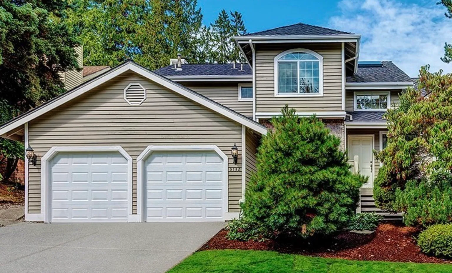3 bed, 2.5 bath, 2340 sqft, $4,150 — Photo 1