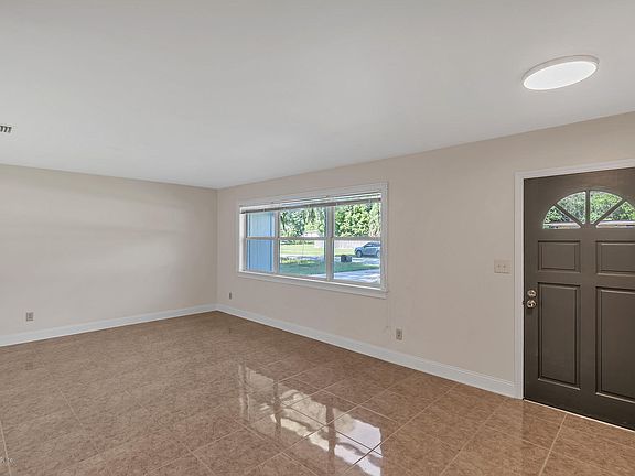 4th image of 3042 Cesery Blvd