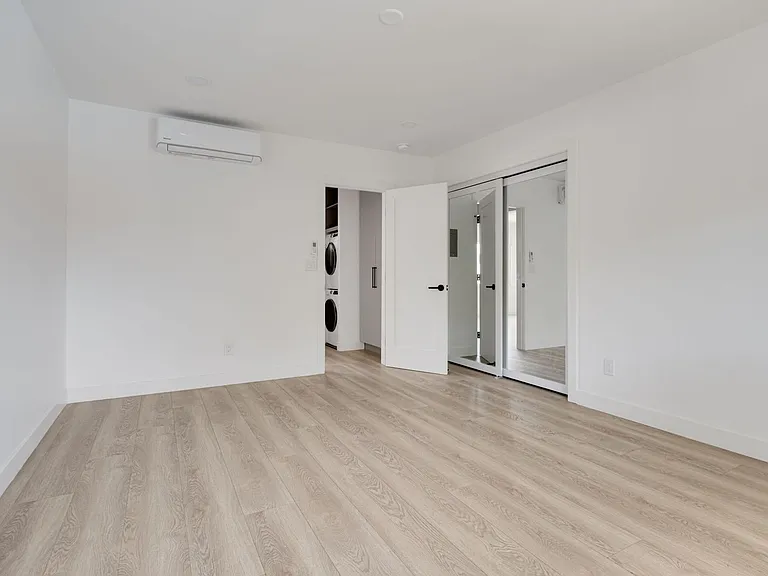 1210-1224 Felspar St — Photo 14