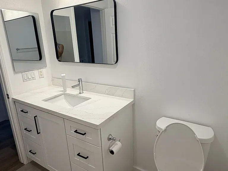 Bath room next to rooms