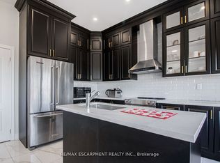 487 Aztec Dr #2, Oshawa, ON L1J 7S7