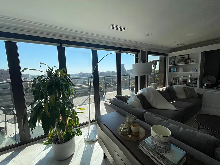 Plaza House — Photo 122