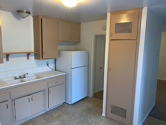 4th image of 2315 Skylark Dr APT B