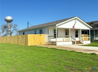 804 E 4th St, Nixon, TX 78140