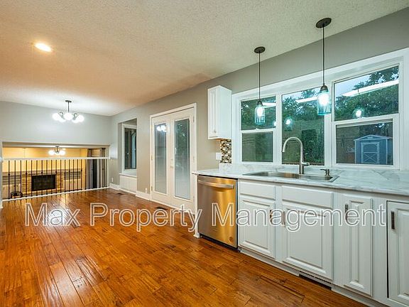 4th image of 9408 Horton Ave
