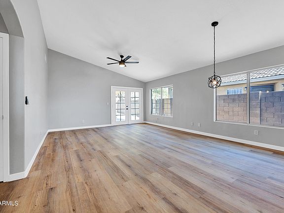 4th image of 2210 E KELTON Lane