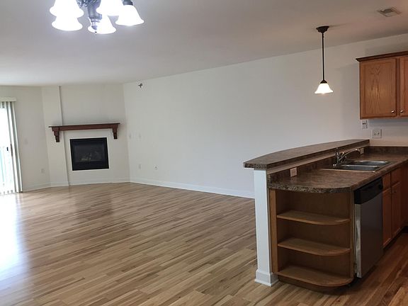 5th image of 920 Marquette Ave Unit 305