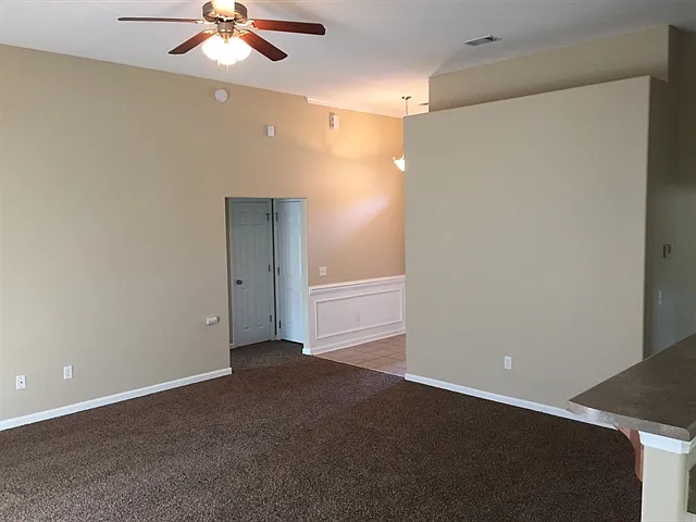 1555 Bradley Blvd — Photo 5