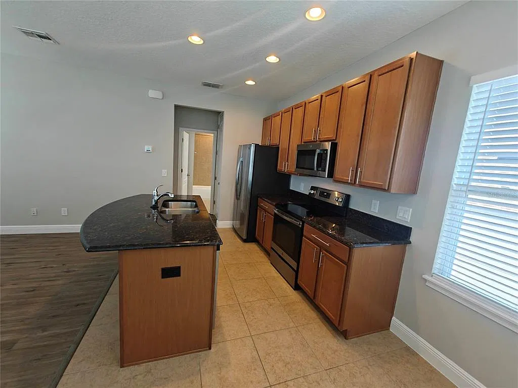 1 bed, 1.0 bath, 747 sqft, $1,749 — Photo 4