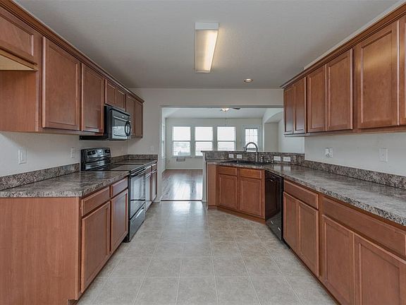 4th image of 5124 Mirror Lake Dr