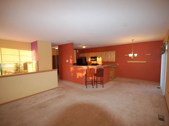 5th image of 948 Summit Creek Dr