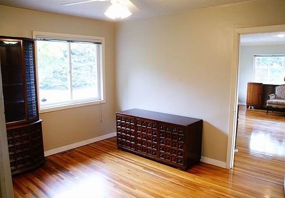 5th image of 2369 E Evergreen Ave