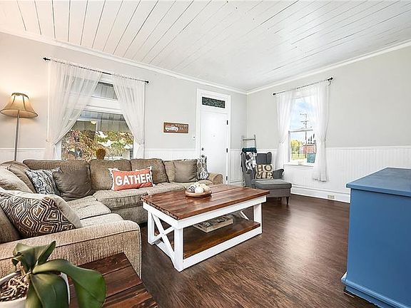 3rd image of 307 Oak St