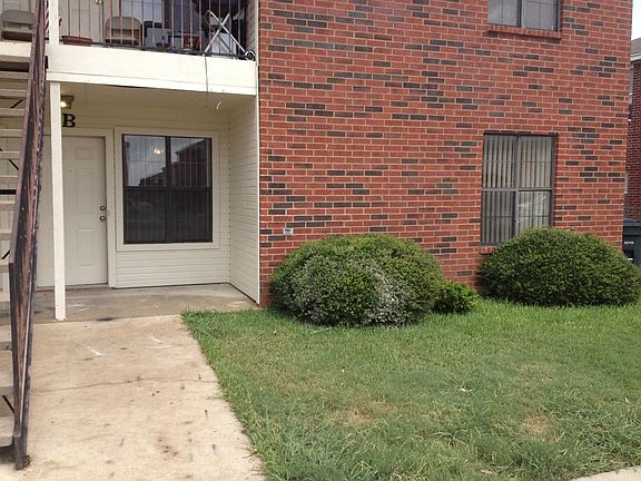 2nd image of 3405 Barcelona Dr APT B