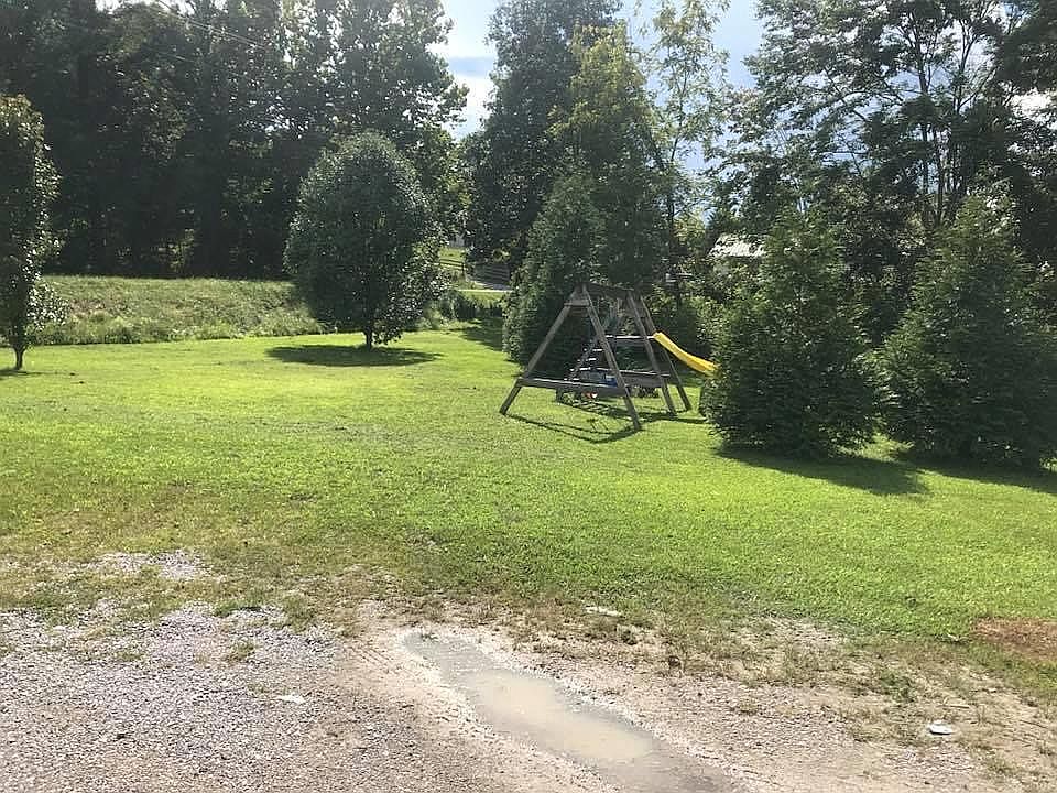 2nd image of 2296 W Laurel Rd