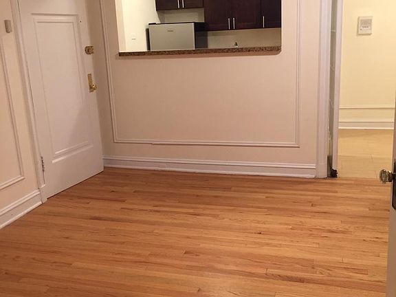 5th image of 2351 W Wilson Ave APT 306